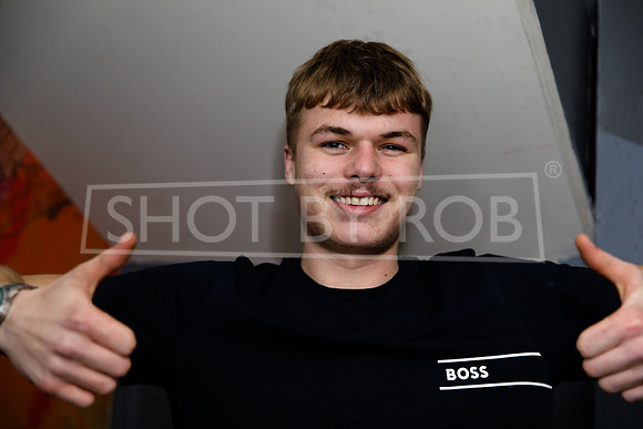 SHOT_BY_ROB-4001