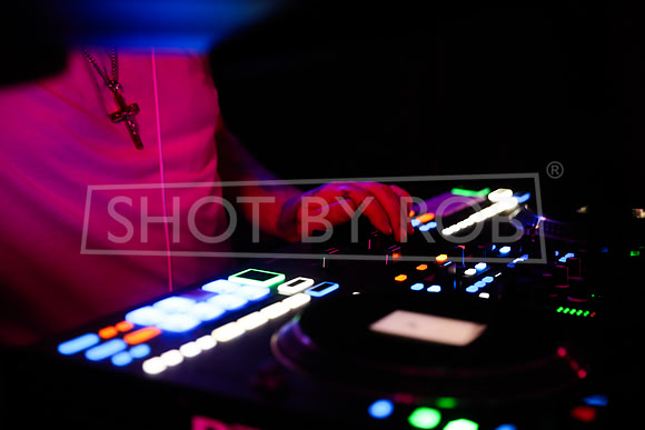 SHOT_BY_ROB-7735